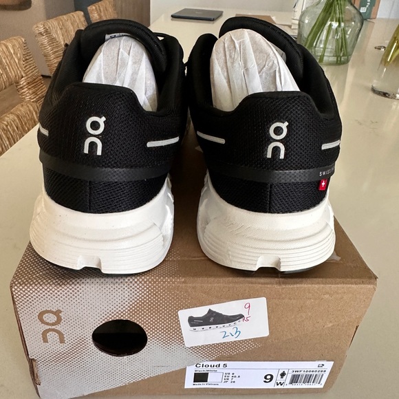 On Cloud - cloud 5 - size 9 - Picture 4 of 8